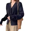 Cárdigan de punto suave estilo francés, color blanco, con cuello en V, nueva colección otoño/invierno, que irradia un ambiente sofisticado y relajado, con cintura ajustada y longitud corta.