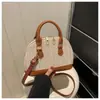Moda Primavera 2026 Gran Capacidad Texturizado Colorido de Moda Bloques de Color Atmosférico Tejido Popular Bolso de Concha de Hombro Cruzado de Mano