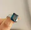 Anel de Zircônia com Diamantes Inteiros de Luxo Leve e de Alta Qualidade, Elegante Retrô, Anel Aberto Exquisito e Elegante para o Dedo Indicador, Anel de Empilhar Super Brilhante