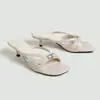 Zapatos de tacón alto de verano transfronterizos europeos y americanos al por mayor para mujer, sandalias y chanclas de punta cuadrada con tira y hebilla cuadrada negra con estampado de piedra