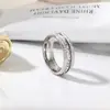 Anillos de Pareja Populares Incrustados con Diamantes Joyería de Acero de Titanio para Mujer Anillo con Diseño Manual Micro Moda Inlaid con Circonita de Aliento de Bebé Gama Alta