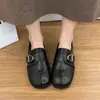 Sapatos femininos de salto baixo 2026, mocassins de couro, cano médio, estilo retrô, design novo, com fivela, bico quadrado, coleção de outono, estilo britânico