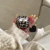 Capa Protetora de Fone de Ouvido AirPods 4ª Geração Estampa de Leopardo Bege de Alta Qualidade para Outono e Inverno Adequada para Estojo de Fone de Ouvido Airpodpro3