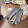 Calças Novas de Outono e Inverno para Meninas, Decoração de Coração de Bebê, Espessadas e de Veludo, Calças Boca de Sino Estilosas, Calças de Veludo Peça Única para Usar por Cima