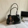 Bolso de Mano Retro de Nicho Coreano para Mujer 2025 Invierno Nuevo Bolso Tote de Hombro de Gran Capacidad Bolso de Cubo Casual