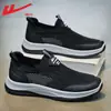 Sapatos de verão em malha masculinos, sapatos casuais slip-on respiráveis, tênis esportivos leves de sola macia para homens
