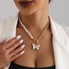 Joyería exclusiva de comercio exterior elegante collar de cadena de aluminio con costuras de cuentas de perlas de imitación Collar de mariposa fritilaria blanca de imitación para mujer