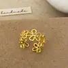 Anillo de Flor Hueca de Zirconia de Lujo Ligero Estilo Japonés y Coreano Diseño de Nicho Sencillo Elegante para el Trabajo Pulsera Versátil