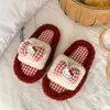 Chinelos de Algodão para Meninas 2026 Chegadas de Inverno Sapatos Quentes de Pelúcia para Casa Menina Boneca Fofa Adorável Chinelos de Tira Única