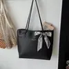 Bufanda de seda de gran capacidad europea y americana, nuevo estilo de verano, bolso de mano informal, simple, moderno, bolso tote, bolso de hombro para mujer