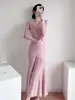 Vestido preto de malha estilo Hepburn para mulheres, outono e inverno, elegante, com cintura marcada, efeito emagrecedor e barra longa em cauda de peixe