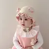 Touca de tricô para bebê com tiras, versão coreana para outono e inverno, doce e fofa, gorro quente para atividades ao ar livre para bebês