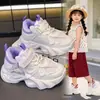 Tênis esportivo infantil 2026 outono novo modelo corrida infantil sapatos populares brancos estilo pai para meninas leve para crianças mais velhas