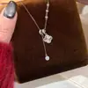 Colar com Pingente de Trevo de Quatro Folhas Cortado a Laser com Diamantes Cintilantes e Franja para Mulheres, Luxo Leve, Sensação de Alto Padrão, Corrente para Suéter, Corrente para Clavícula