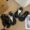 Novas Chinelos Versáteis da Moda com Solado Grosso para Aumentar a Altura 2026 Sandálias de Dedo Femininas para Uso Externo Nicho Ins Sandálias Estampadas de Leopardo para Mulheres