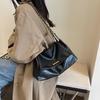 Bolso de mujer de gran capacidad, sencillo y moderno, otoño e invierno 2023, nuevo bolso de cadena para debajo del brazo, estilo occidental, bandolera de hombro combinable.