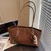 Bolsa Grande da Moda para o Dia a Dia para Mulheres 2025 Outono Nova Casual Simples Bolsa Tote Versátil de Ombro/Axila