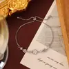 Pulsera de Flor de Cuatro Hojas con Incrustaciones de Nácar Transfronteriza, Joyería de Moda Estilo Deslizante, Sensación de Lujo Ligero de Alta Gama, Pulsera Popular de Celebridad de Internet para Mujeres