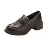 Populares zapatos de mujer con suela gruesa, novedad otoño 2026, retro británico casual versátiles, cómodos zapatos de cuero para mujer con suela blanda