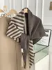 Bufanda Triangular Grande de Punto con Rayas en Bloques de Color Rojo Nuevo Bufanda Versátil Estilo Chal para Primavera y Otoño Calentador para Habitación con Aire Acondicionado Protección para Hombros y Cuello