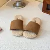 Nuevas Pantuflas Versátiles Resistentes a la Suciedad de Cuero Gamuzado Otoño/Invierno para Niñas 2025 Uso Exterior Correa Única Lana de Cordero Casual Perezoso Antideslizantes