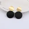 Pendientes Redondos Geométricos Retro Europeos y Americanos de Color Contrastante Perforados para Mujer Moda Metal Brillante Pendientes Colgantes Venta al por Mayor Transfronteriza