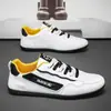 Sapatos Masculinos de Primavera e Outono, Nova Superfície de Couro, Sapatos Casuais Versáteis de Comércio Exterior, Tênis Slip-On Masculinos Leves com Solado Macio, Sapatos Esportivos Modernos