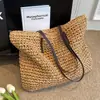 Bolsa de Praia Grande Capacidade Nova Bolsa Tecida Versátil de Primavera e Verão Bolsa de Ombro Tecida Bolsa Tote de Palha Casual Feminina para o Dia a Dia
