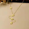 Cadena Versátil y Elegante para la Clavícula con un Ambiente Minimalista de Alta Gama, Presentando Pequeñas Flores de Margarita y Estrellas, Collar Largo de Acero Inoxidable