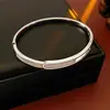 Pulsera Geométrica Abierta Hueca de Circonita Estilo Europeo y Americano, Pulsera de Moda Vintage de Temperamento Exquisito, Joyería de Lujo Ligero de Alta Gama para Mujeres