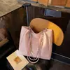 Bolso de Mujer de Moda 2026 Estilo Nuevo Gran Capacidad Casual Bolso de Hombro Cadena Elegante Versátil Bolso Tote para el Trabajo Moderno