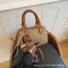 Bolso de Mano Pequeño de Alta Gama para Mujer 2026 Nuevo Modelo Bolso Boston Retro Bolso Almohada Versátil Bolso de Hombro Cruzado