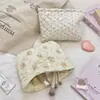 3611 Bolsa de Mano Acolchada con Forro de Flor de Rompecabezas Coreano Bolsa de Cosméticos para Mujer Bolsa de Almacenamiento Portátil de Gran Capacidad