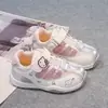 Zapatos Deportivos para Niñas 2026 Nuevo Malla Transpirable Suela Suave Antideslizante Velcro Hello Kitty Lindo Rosa Versátil Ligero