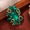 Broches de Diamantes de Colores Retro Europeos y Americanos, Pines Incrustados de Piedras Preciosas Multicolor, Accesorios de Lujo Ligero para Abrigos y Trajes, Accesorios Versátiles para Ropa al por Mayor