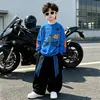 Conjunto de roupa de primavera e outono para meninos, conjunto casual de duas peças com moletom infantil, nova coleção de primavera 2026, calça esportiva legal e estilosa para bebês