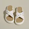 Chinelos Estilo Sapatos de Praia 2026 Calçado Externo Plataforma Solado Grosso Chinelos Pérola Novo Estilo Primavera Verão Chinelos de Praia