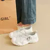 Tênis Feminino de Solado Grosso com Uma Tira, Novo Design de Verão 2026, Sapatos Casuais para Uso Externo, Tênis de Corrida Tendência Divertidos
