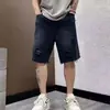 Shorts jeans branco, corte reto e solto, novo modelo verão 2026, shorts rasgados de comprimento médio, shorts finos de cintura alta da moda