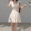 Vestido Cuadrado Corto Hombros Descubiertos Estilo Dulce y Fresco para Niña, Falda Acampanada con Cintura Entallada de Encaje Bloque de Color, Vestido Adelgazante para Citas