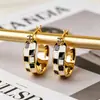 Pendientes Yanbai Estilo Coreano de Moda Lujo Ligero Diseño Tablero de Ajedrez Círculo Goteo de Aceite Negros y Blancos para Mujer, Elegantes y con Estilo Clips para Orejas