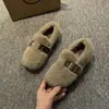 Pantuflas peludas para usar en exteriores en invierno, nuevo estilo 2026 mocasines slip-on de invierno, zapatos de algodón planos de suela blanda, cálidos y forrados de felpa