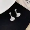 Nuevo Diseño de Pendientes de Hoja de Ginkgo con Artesanía Intrincada, Exudando un Ambiente de Alta Gama, Elegante y Lujoso, con Circonia, Pendientes Largos y Exquisitos