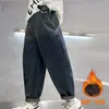 Calça Nova para Meninos Outono/Inverno 2026, Macacão Espesso com Forro de Fleece para Meninos, Jeans de Fleece para Bebês, Roupa da Moda