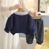 Conjunto de Ropa de Otoño para Niños 2026 Nuevo Moderno Ropa Infantil con Corbata de Letras de Manga Larga Conjunto de Dos Piezas Ropa Moderna para Bebés de Primavera y Otoño