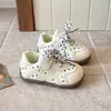Tênis de treino infantil 2026 primavera e outono novo versão coreana sapatos casuais esportivos de bolinhas para meninas sola macia sapatos Forrest Gump
