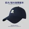 Gorra de béisbol de circunferencia de cabeza grande estilo coreano logo R ala ancha hace que la cara se vea más pequeña gorra de pico profundo corona alta tamaño grande sombrero de corona suave 65 cm