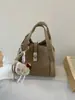 Bolsa de Mão Feminina Estilo Cesta de Design Exclusivo com Toque de Luxo, Bolsa de Ombro, Bolsa Transversal Tipo Balde, Novo Modelo Versátil Outono/Inverno 2025