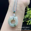 Colgante de Jade de Seda Dorada de Xinjiang Verde Tianshan de Paz Tallado en Jade Cadena para Suéter Collar Fabricante Fuente de Suministro en Vivo