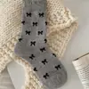 Calcetines de Lana Gruesos y Cálidos Grises con Lazo para Mujer, Estilo Coreano a Rayas con Etiqueta de Huevo, Calcetines sin Costuras de Media Pantorrilla